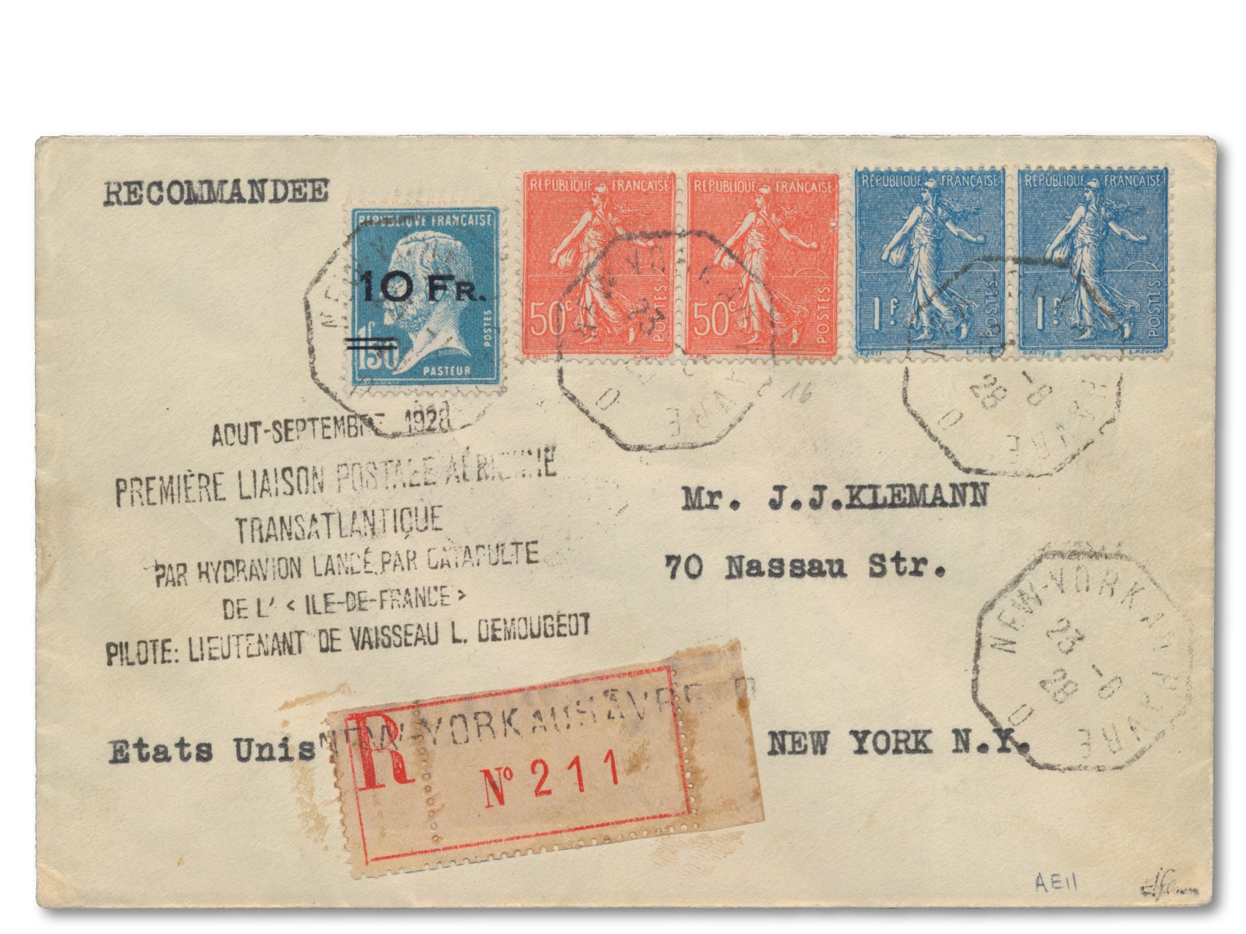 Dauersendung auf Einschreibebrief nach New York 1928 gestempelt mit dem ersten Ile de France Katapultflug Handstempel