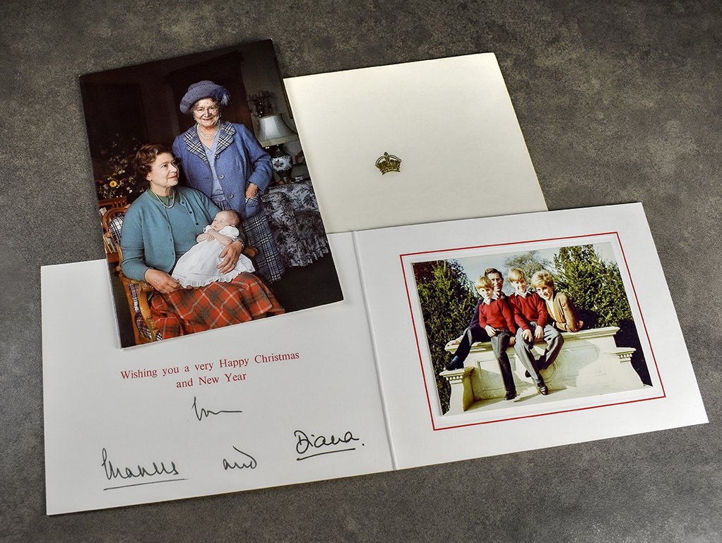 Weihnachtskarten aus dem britischen Königshaus mit Unterschriften von Charles und Diana