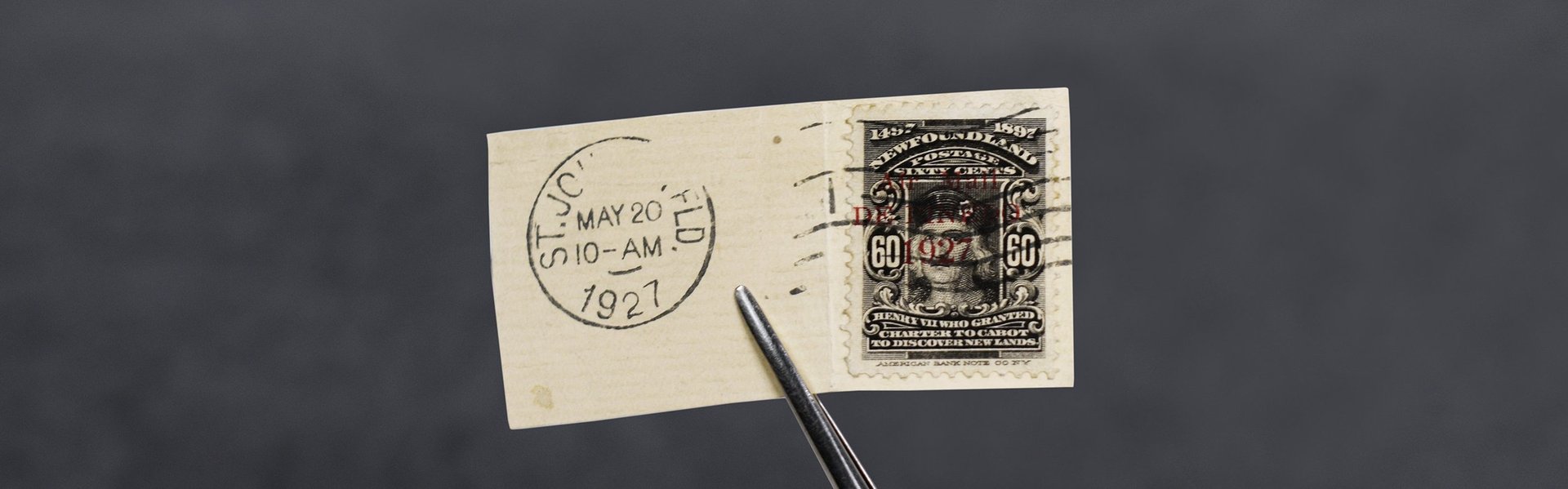 Eine schwarze 60 Cent Marke aus Neufundland auf Briefstück - 1927 Luftpost